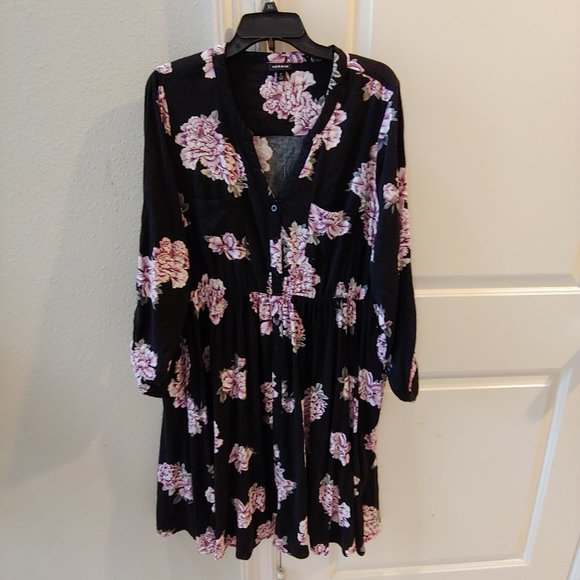 torrid Dresses & Skirts - Torrid Floral Dress Size 2 Black Pink